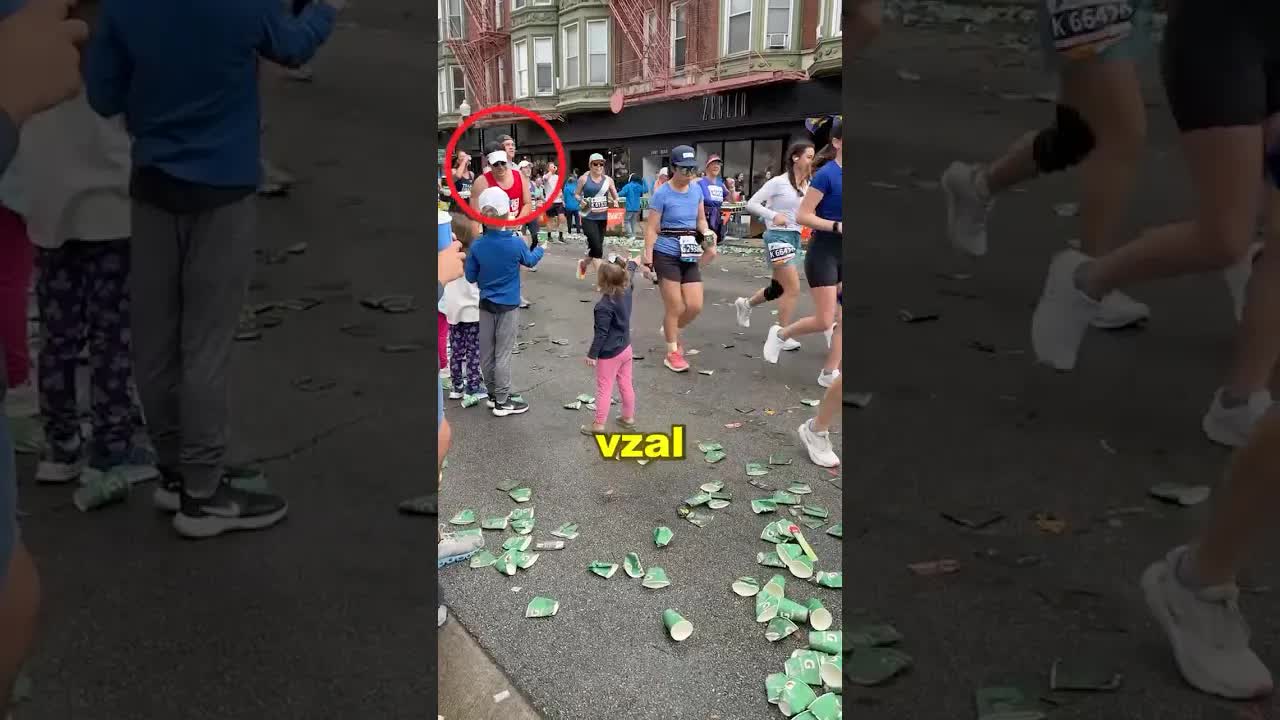 Holčička podávala běžcům vodu