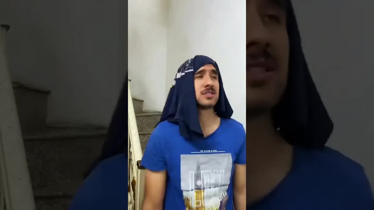 بنت تتأخر على الأكل فتغضب أمها