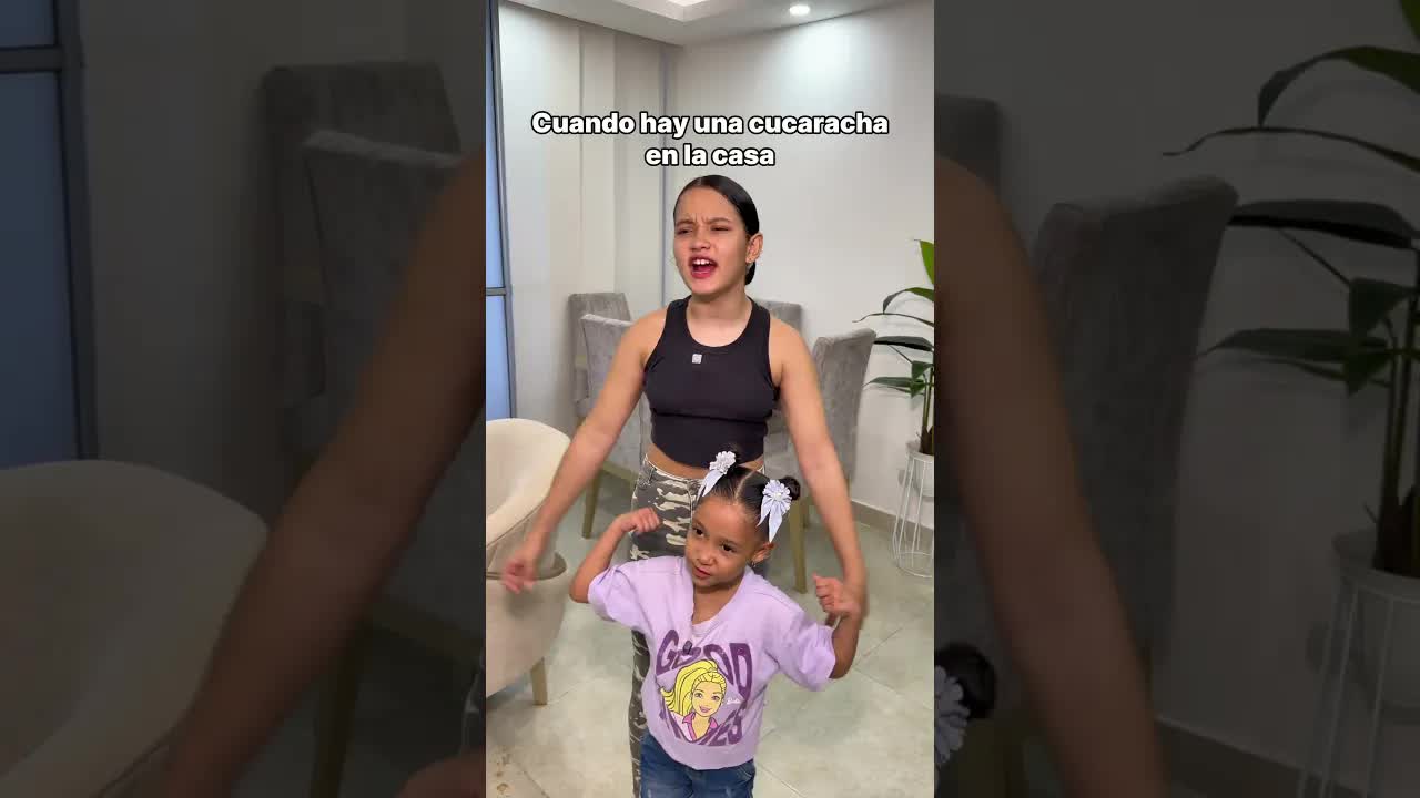 Atrapando una cucaracha zombie en casa