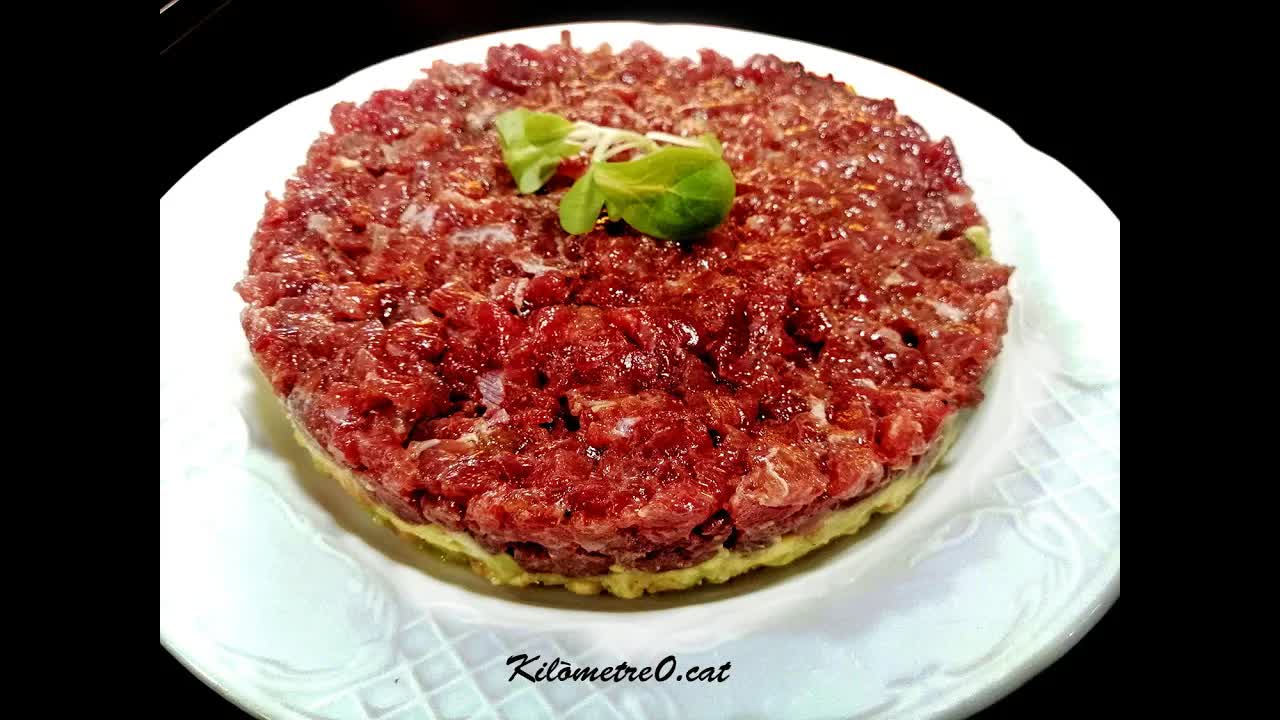 Preparació de tàrtar de tonyina vermella