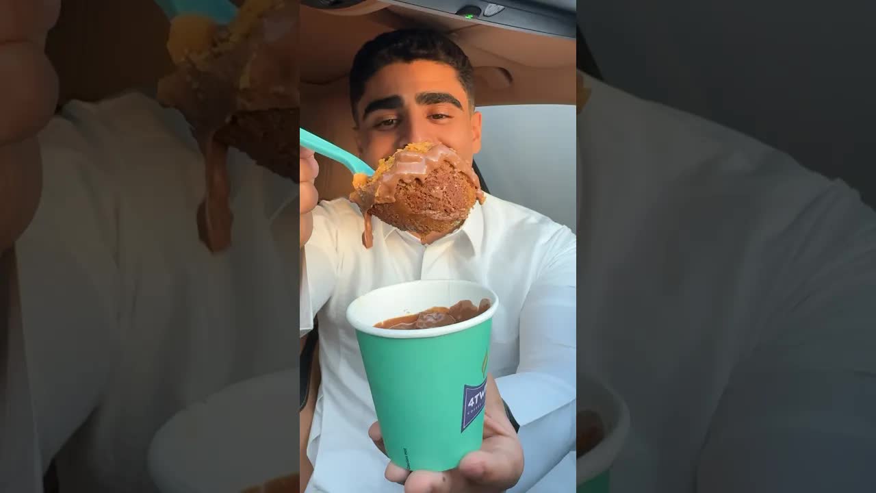 كوكيز مكسر مع شوكولاتة وكريمة