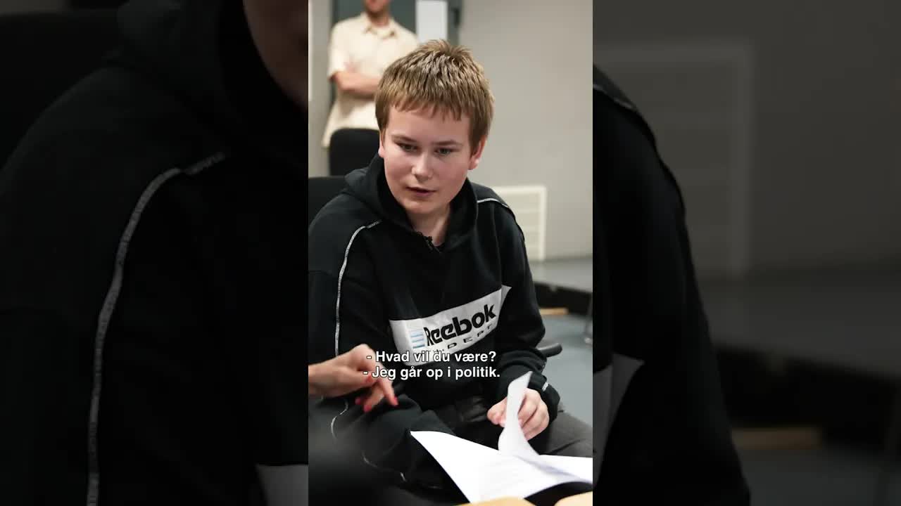 Karl Emil på besøg i Tæt på Sandheden