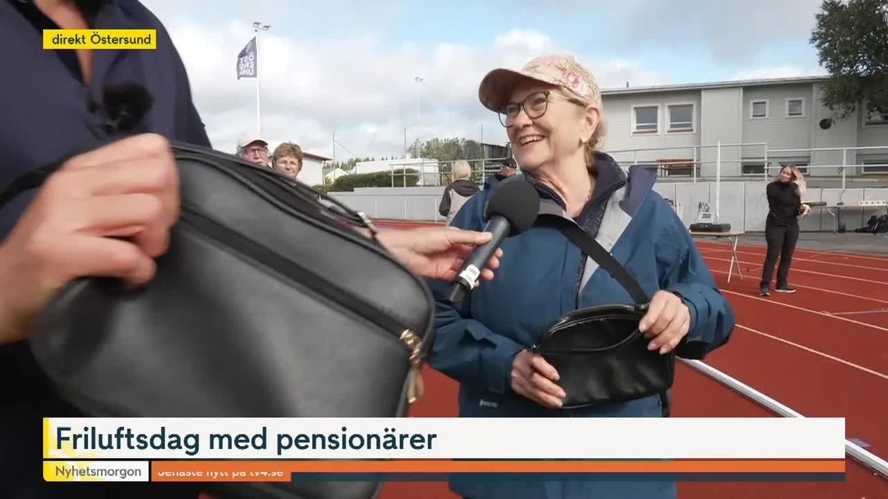 Marcus Noterius kastar väskor och stövlar med pensionärer