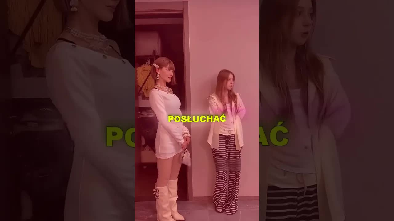 Dziewczyna prosi mamę o zmianę stylu ubierania