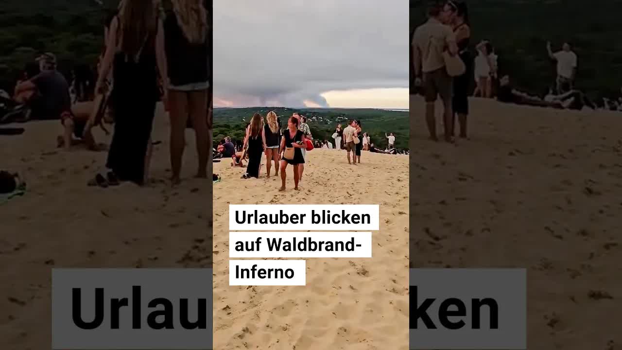 Urlauber beobachten Waldbrand von Düne aus