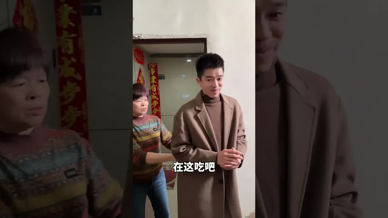 一家人讨论要不要出去吃饭