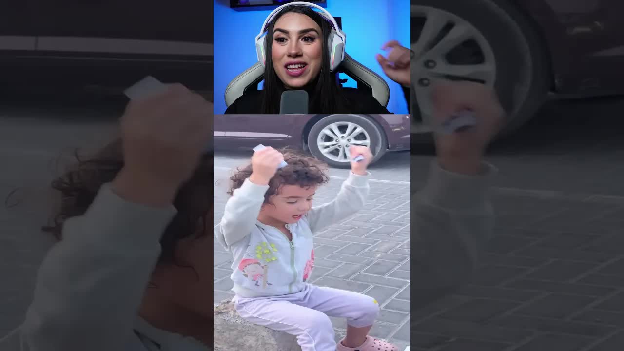 Ela trabalhando e sendo seguida