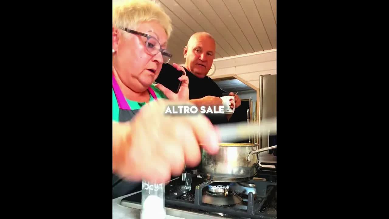 La nonna e il troppo sale in cucina