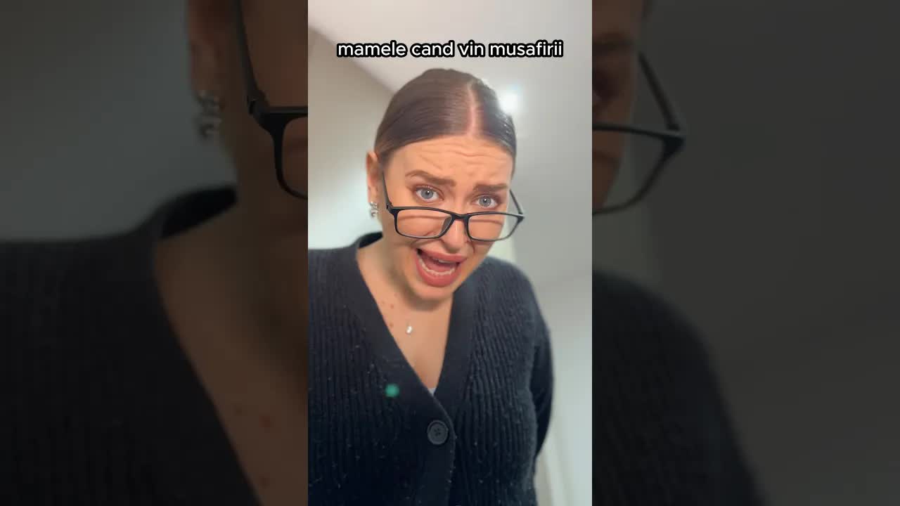 Toate mamele când au musafiri