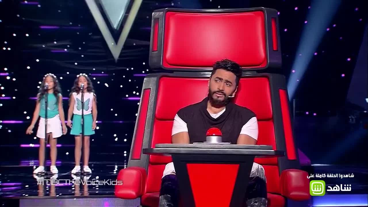 التوأم يغنيان أغنية ألو ألو إحنا هنا