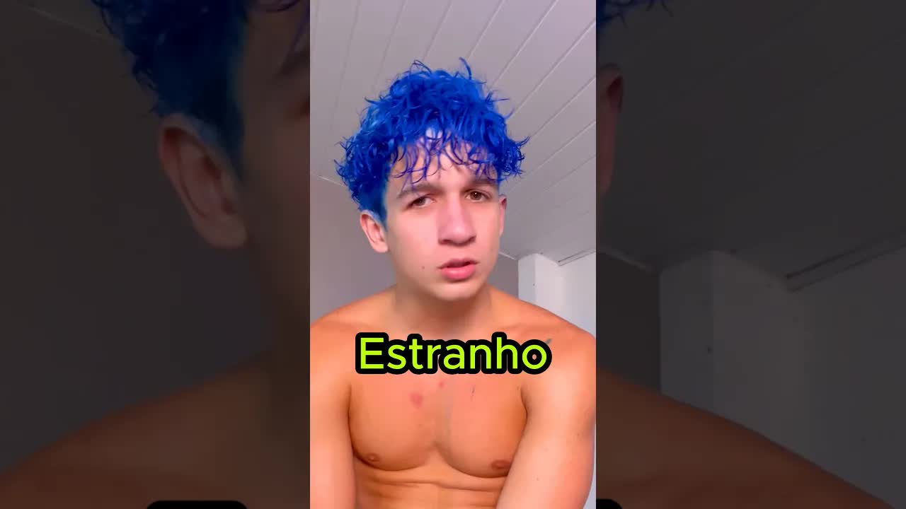 Pintei meu cabelo de azul e quase perdi tudo