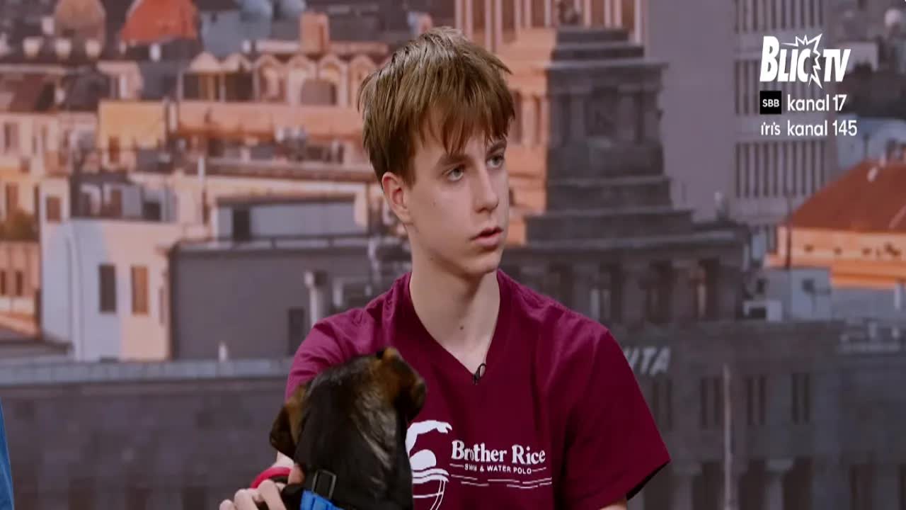 Deca spasavaju psa i traže mu novi dom