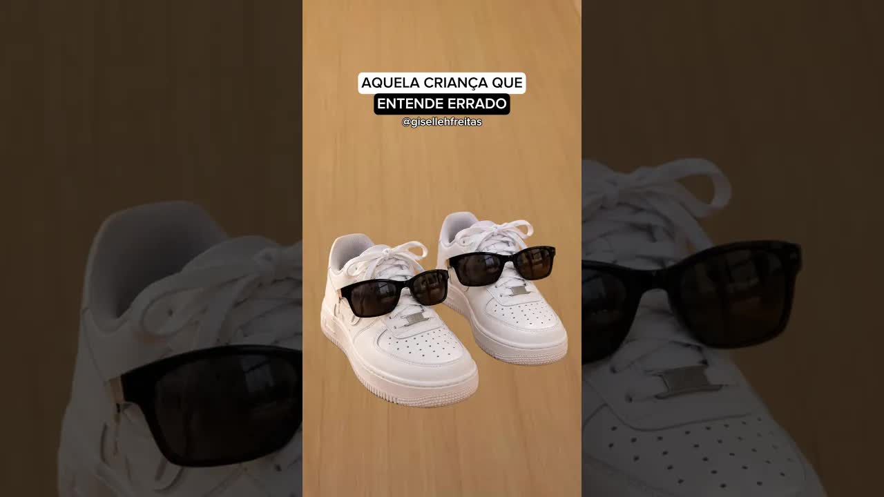 Tênis com óculos: uma piada visual