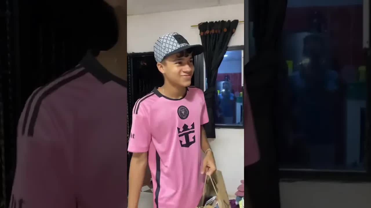 Me regalaron ropa porque no tenía nada