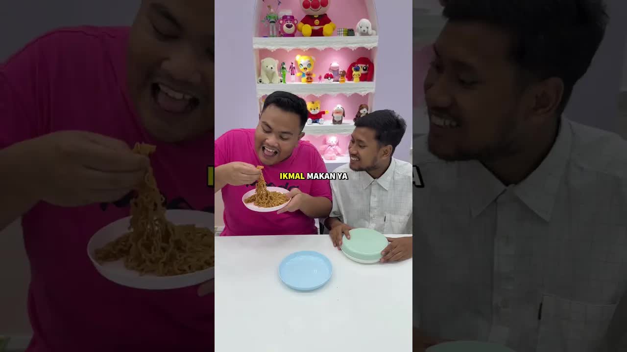 Ayah Dan Anak Makan Maggi Bersama