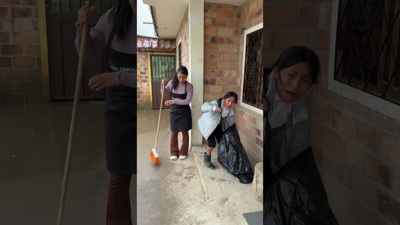 Improvise para no mojarse con la lluvia