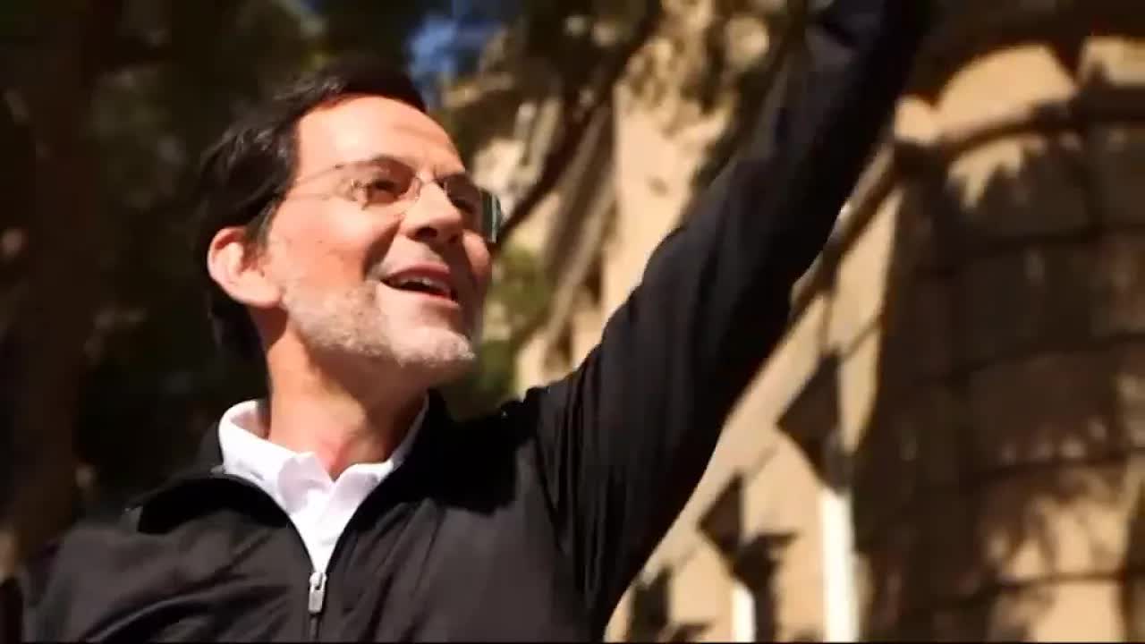 parodia de Rajoy y sus paseos a paso rápido