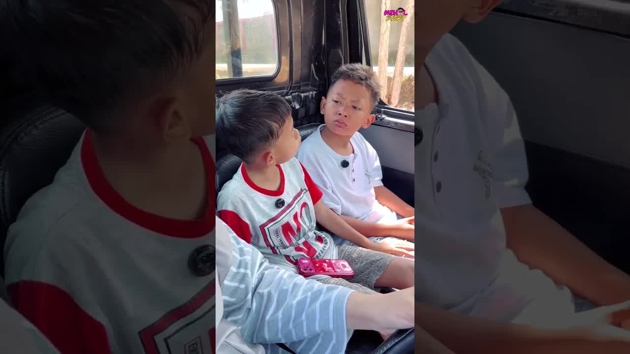 Nyanyi Sendiri di Mobil Karena Radio Mati