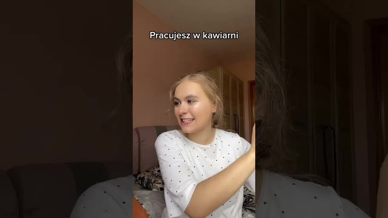Praca w kawiarni be like