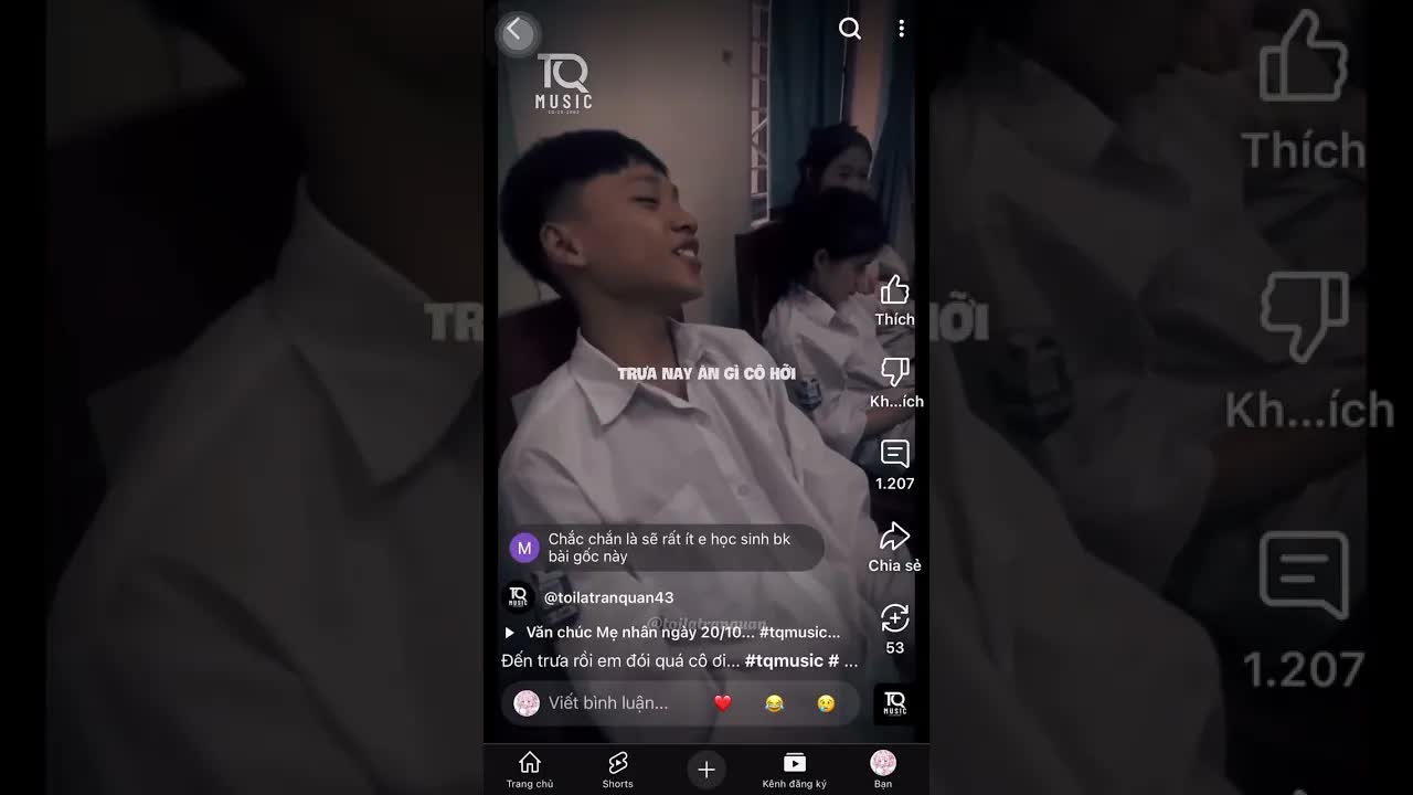 Đói bụng trưa nay ăn gì đây cô ơi?