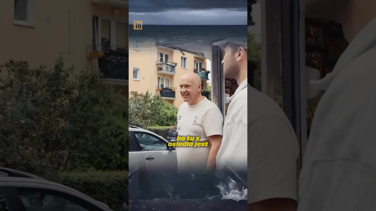 Starszy Pan i dziki w piętach na osiedlu