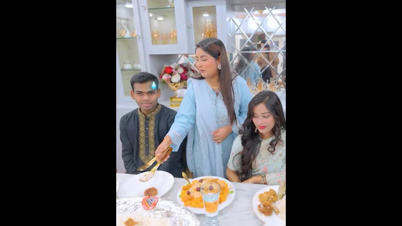 বউ আদর দিচ্ছে দুজন মিলে