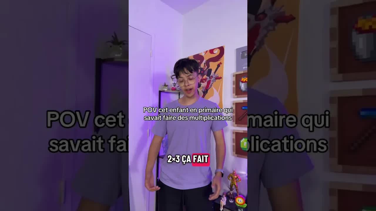 Un enfant fait des multiplications en classe