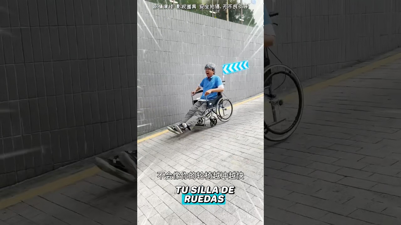 Papá recibe una moto eléctrica como regalo