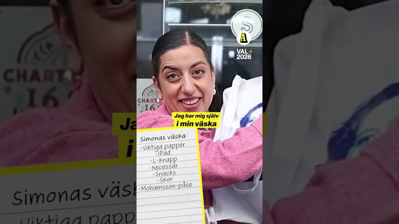 Inuti Simona Mohamssons handväska