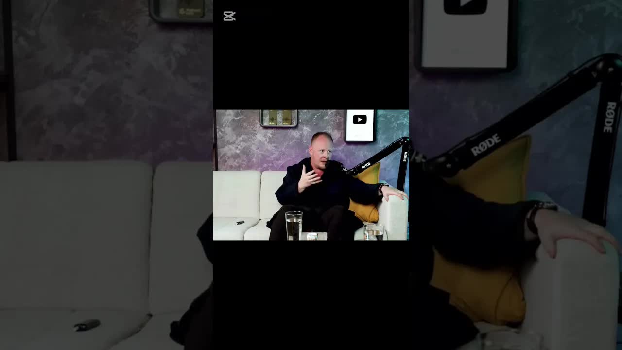 Komedie s brněnským orlojem a dildo sochou