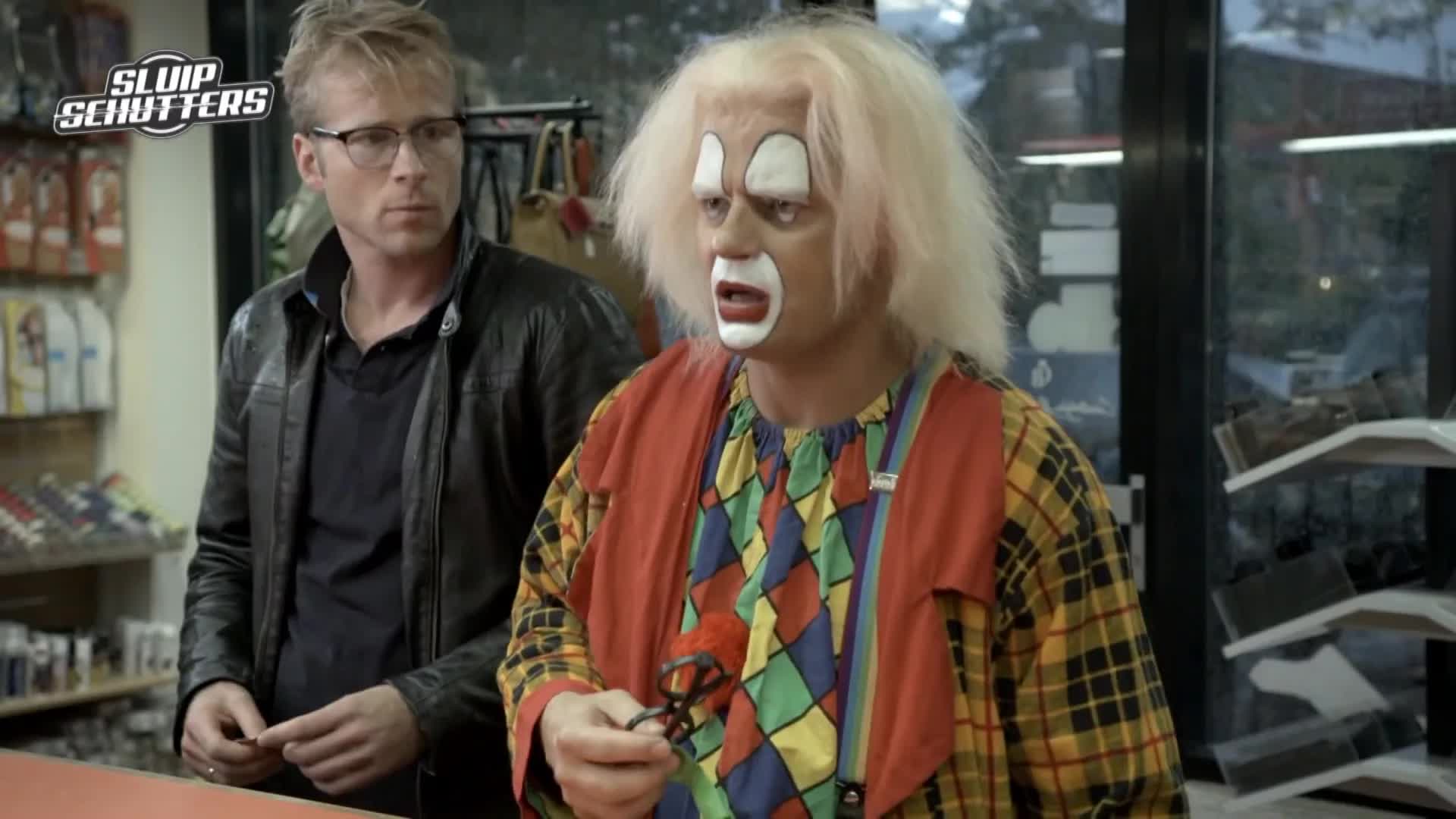 Komisch sketch over verloren bonnetje en schoenen