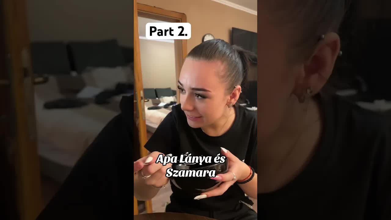 Apa és lánya vicces vacsorája