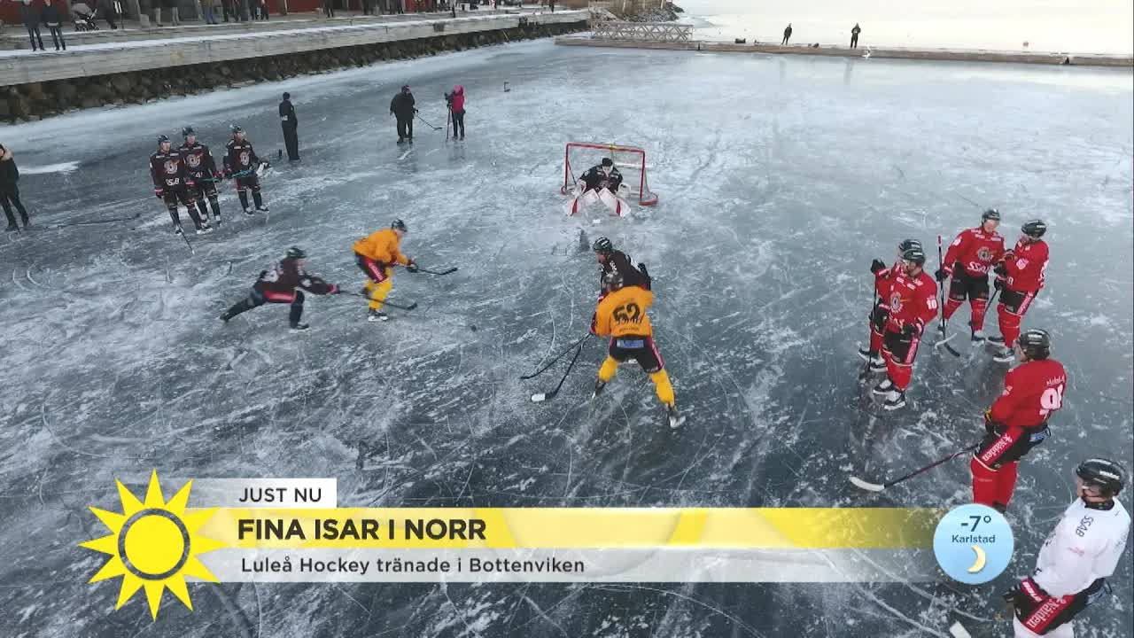 Hockeytränare tränar utomhus på naturis
