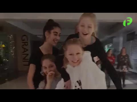 Filmkväll i köpcentrum efter hårfärgning