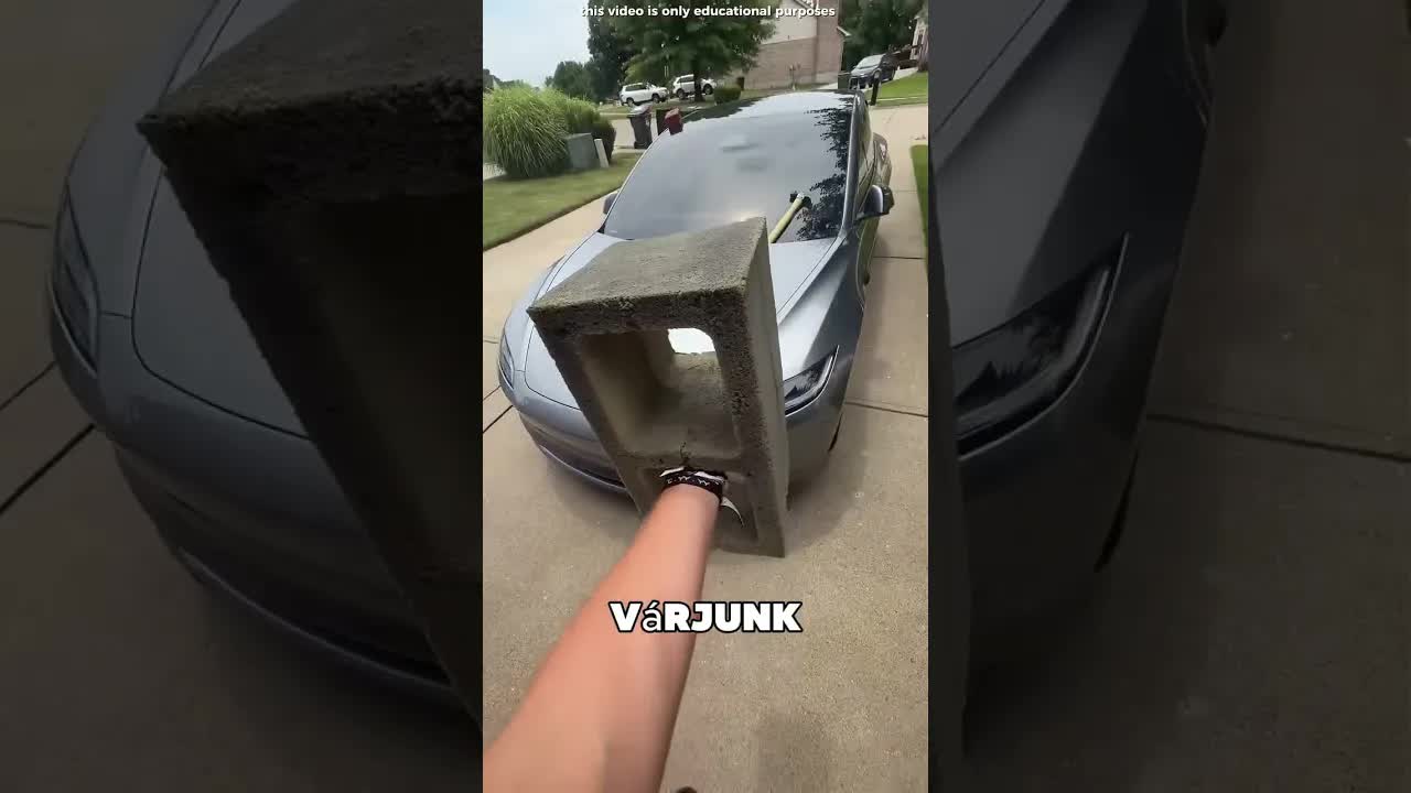 25 kg-os blokkot ejtett az autójára