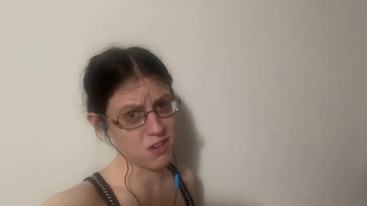 Ĉu vi pli ŝatus leki aŭ boji?