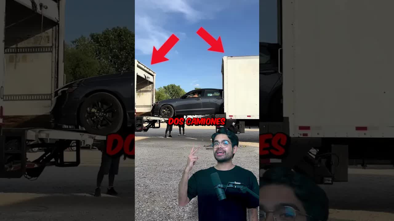 Cómo bajaron un auto de un camión sin rampa