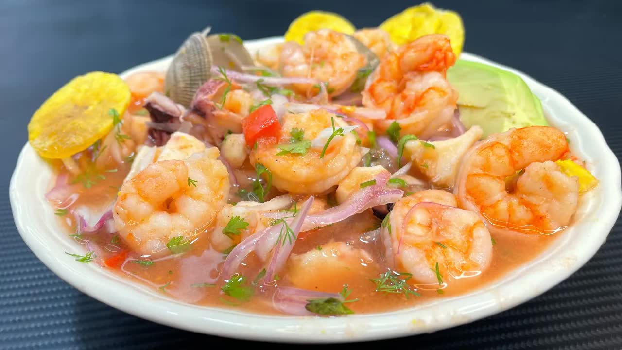 Ceviche mixto con mariscos del Tuti