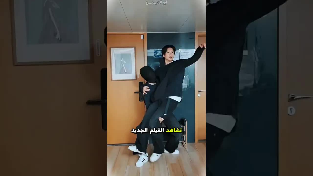 مؤامرة ضد ماكس الغبي في العمل