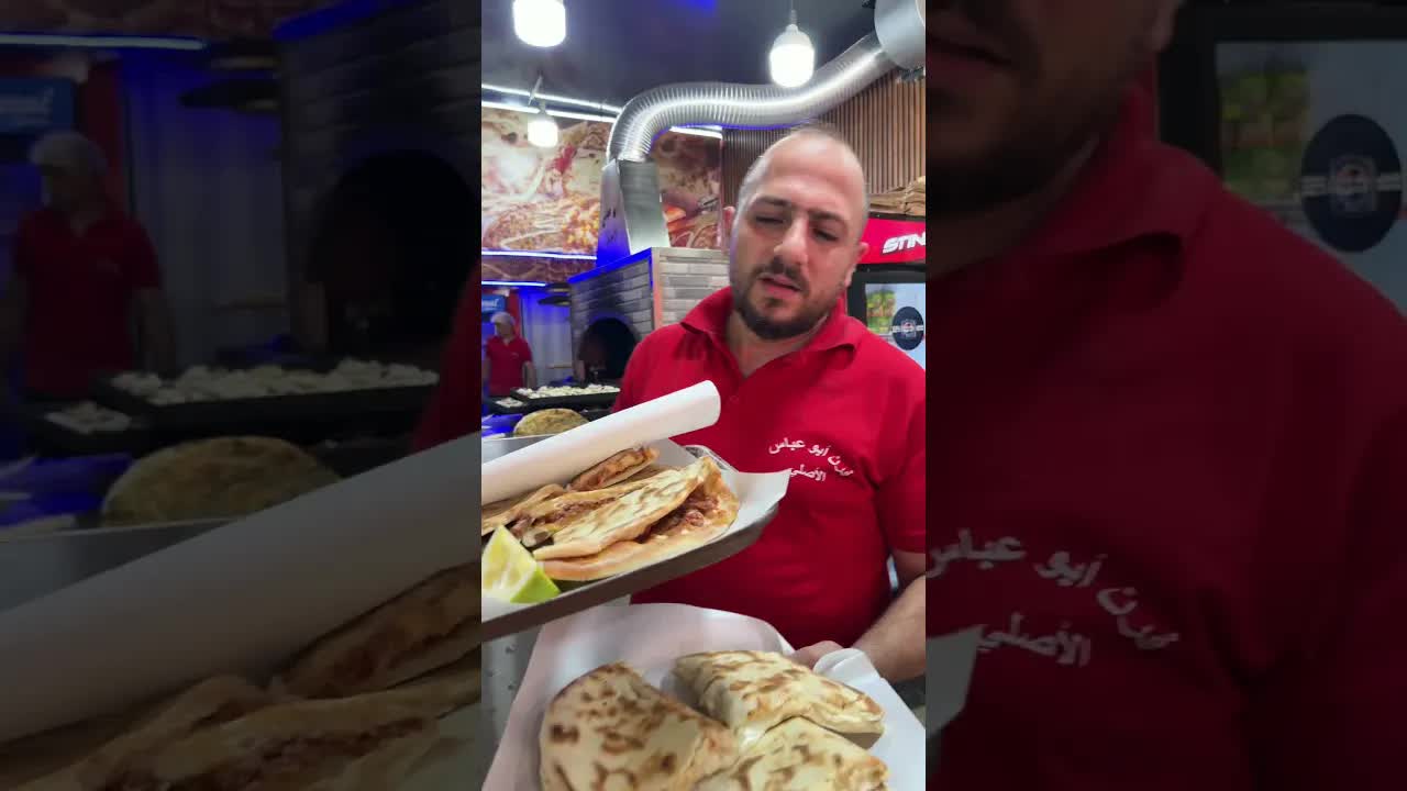 عيد ميلاد صديقي عباس والمناقيش اللذيذة