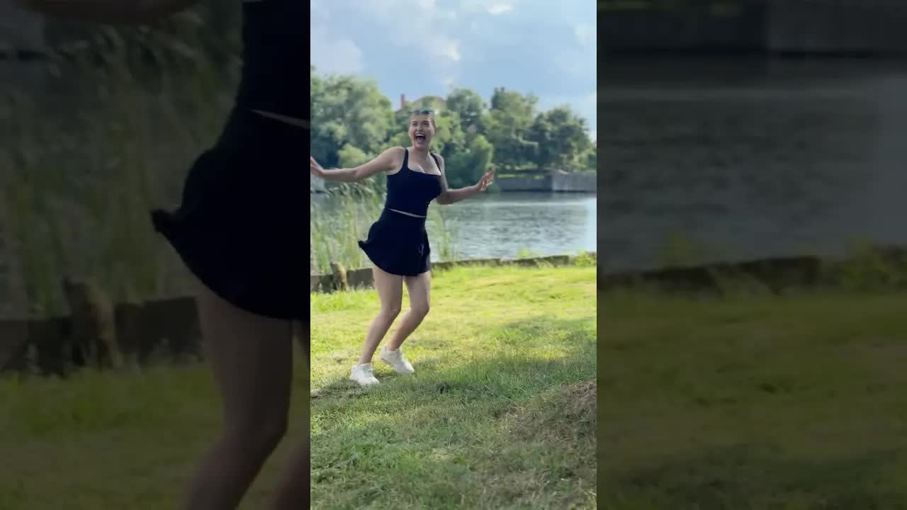 Urmărindu-ți iubitul în parc