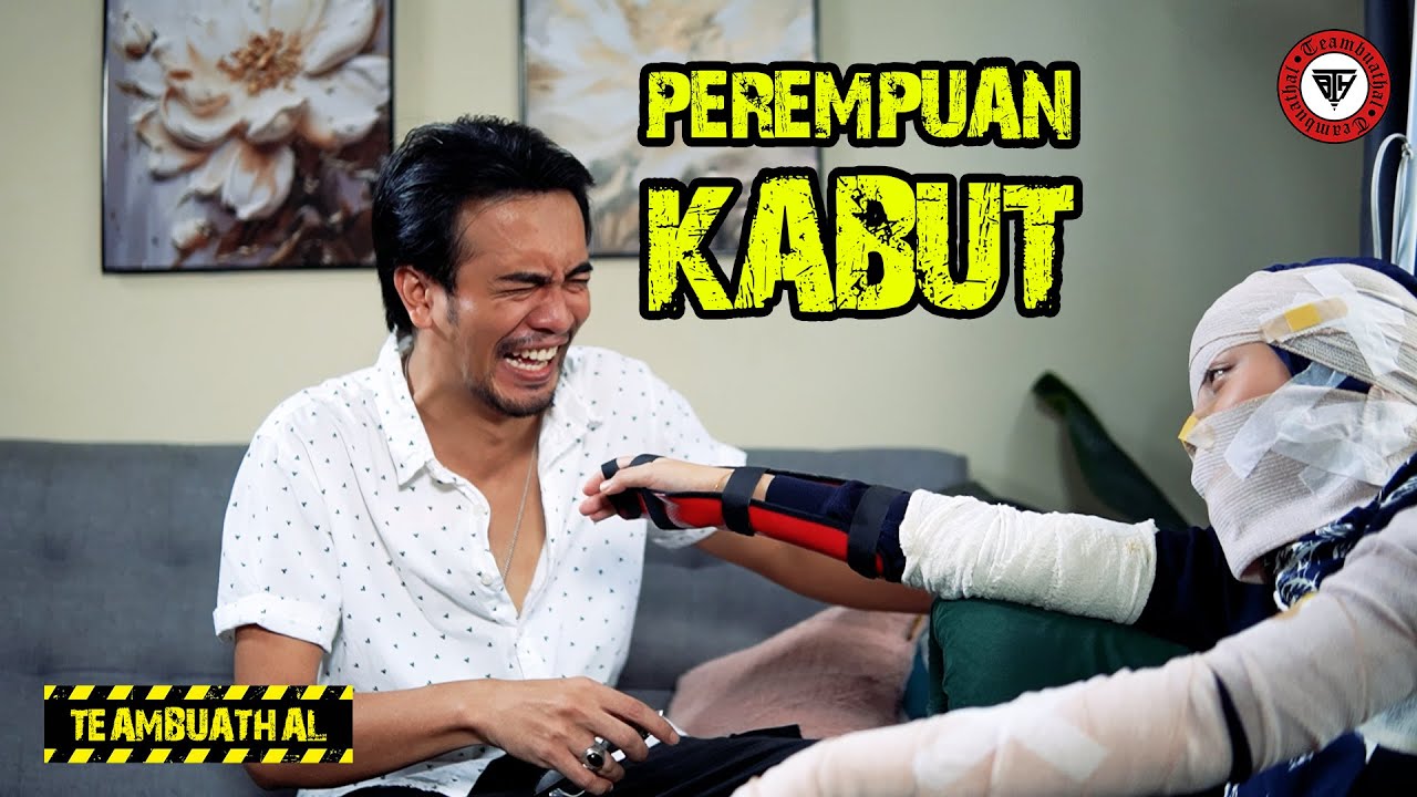 Panas! Kereta Terlanggar Peti Ais