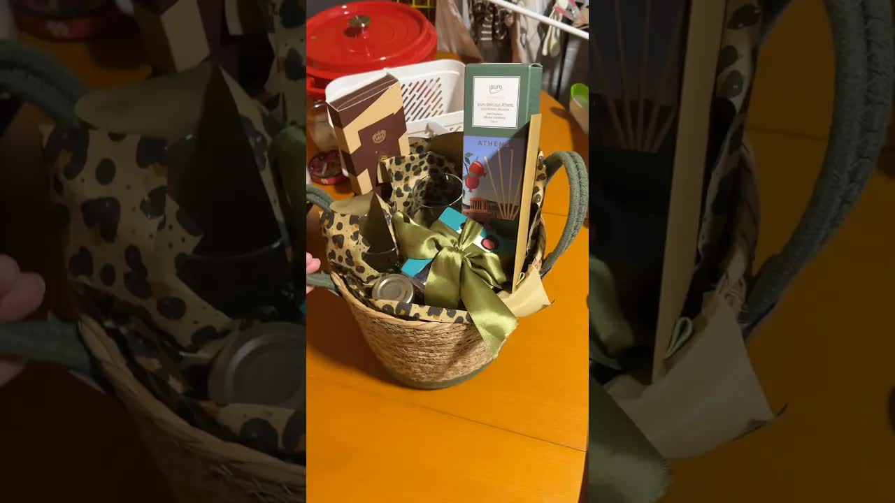 Slažem poklon košaricu za prijateljičino vjenčanje