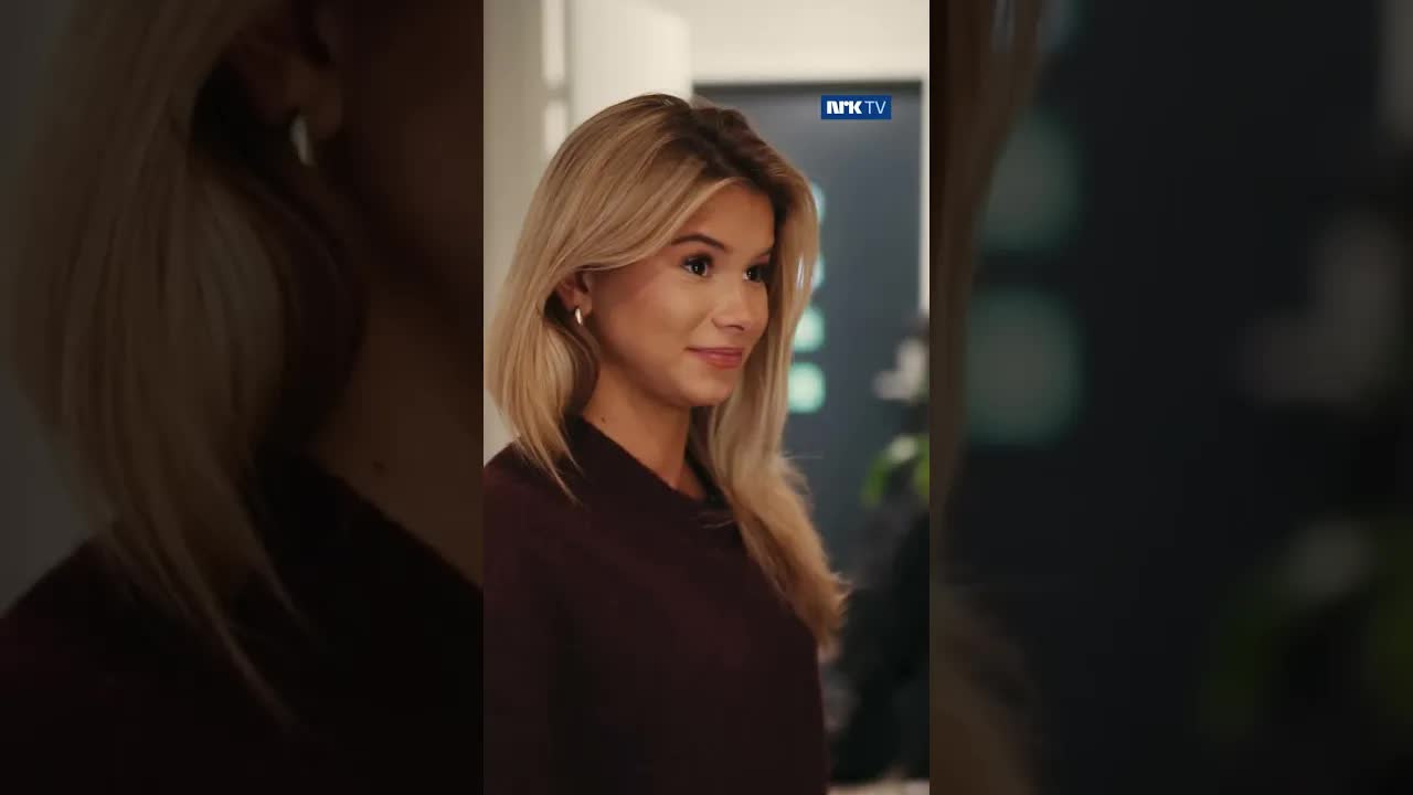 Emma reagerer på mamma sitt gamle hårbilde