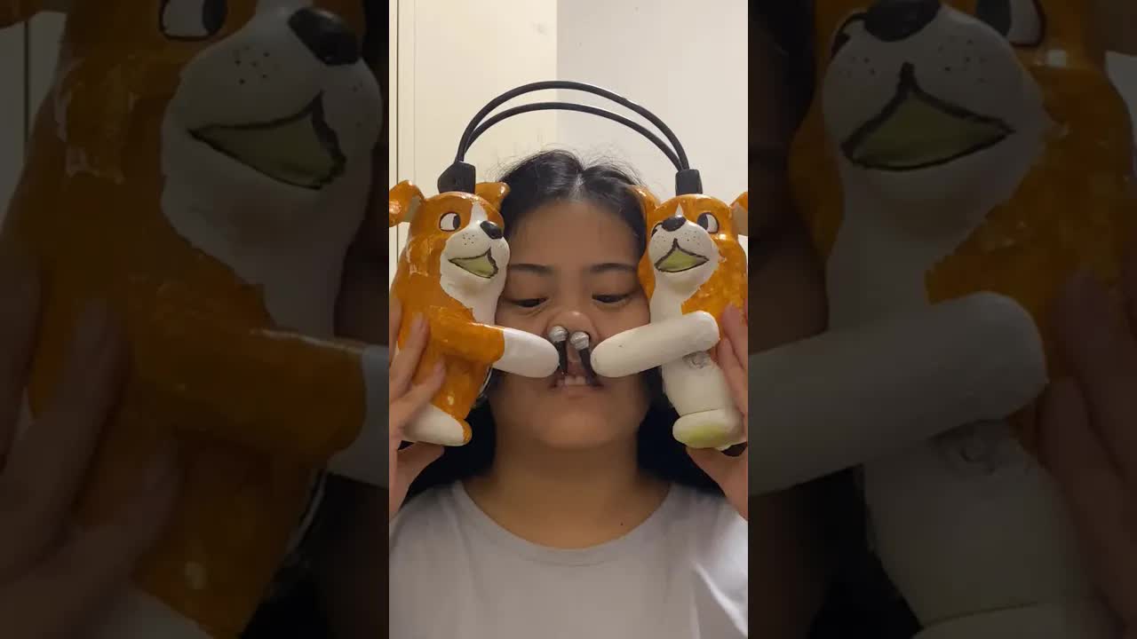 Tai nghe sạc qua lỗ mũi kỳ lạ