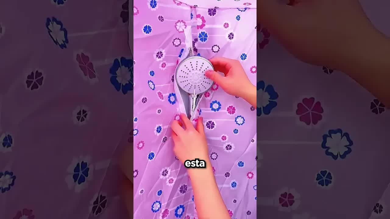 Ella no quería ducharse, pero su novio lo solucionó