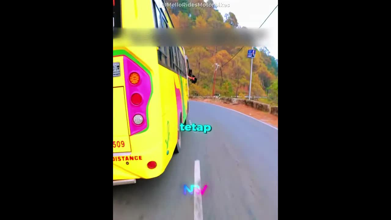 Sopir Bus Menyelamatkan Nyawa Pengendara Motor