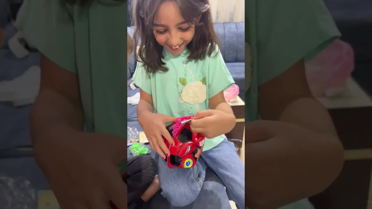 ماذا خرج من بيضة المفاجأة؟