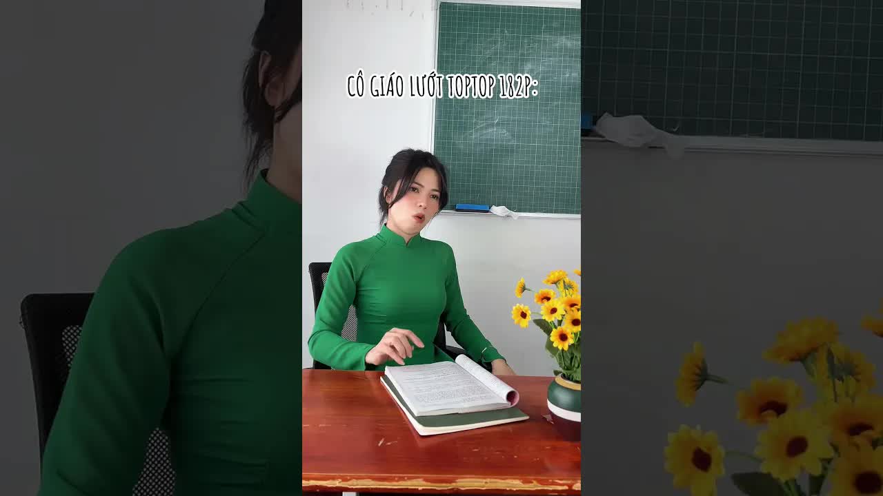Cô giáo mắng học sinh ăn vụng trong lớp