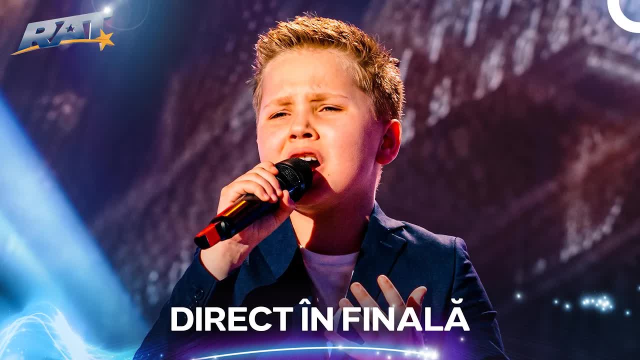 Un băiat de 10 ani cântă emoționant la Românii au Talent